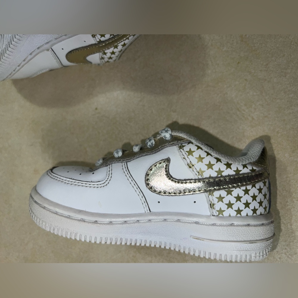 2007 Nike Air Force 1 Low Independence Day Gold Stars style 
314219-104